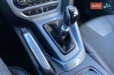 Хэтчбек Ford Focus 2011 в 