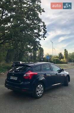 Хэтчбек Ford Focus 2013 в 
