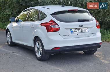 Хэтчбек Ford Focus 2012 в 