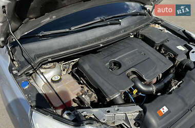 Хэтчбек Ford Focus 2011 в 