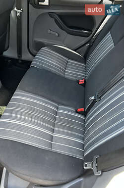 Хэтчбек Ford Focus 2011 в 