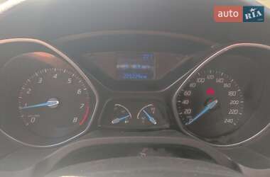 Хетчбек Ford Focus 2012 в 