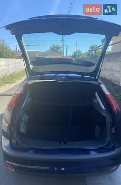 Хэтчбек Ford Focus 2006 в 