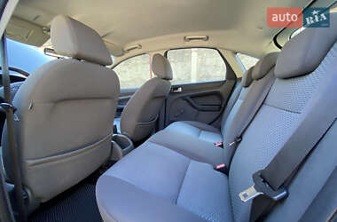 Хэтчбек Ford Focus 2006 в 