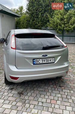Хэтчбек Ford Focus 2010 в 