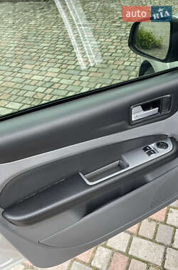 Хэтчбек Ford Focus 2010 в 