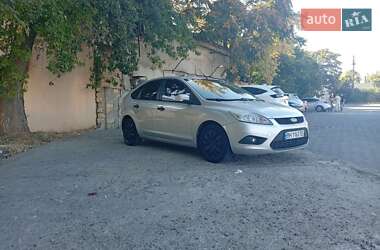 Хэтчбек Ford Focus 2011 в 