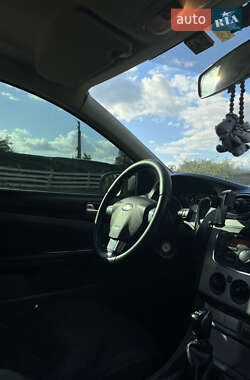 Хэтчбек Ford Focus 2010 в 