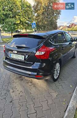 Хэтчбек Ford Focus 2013 в 