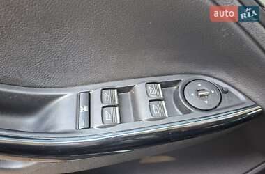 Хэтчбек Ford Focus 2013 в 
