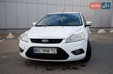 Хэтчбек Ford Focus 2011 в 