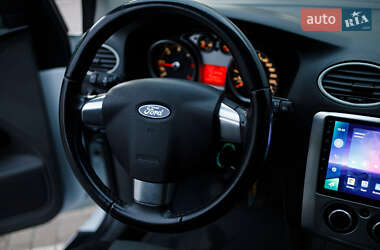 Хэтчбек Ford Focus 2011 в 