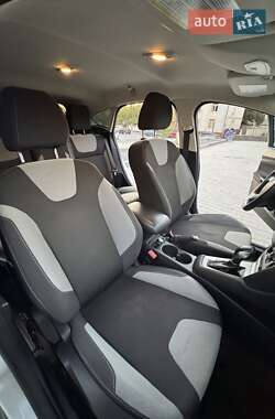 Хетчбек Ford Focus 2013 в 