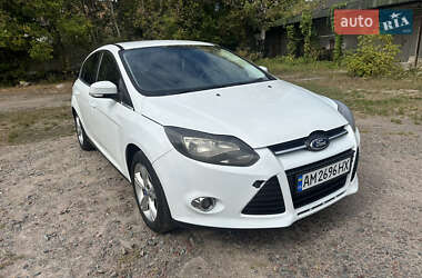 Хэтчбек Ford Focus 2012 в 