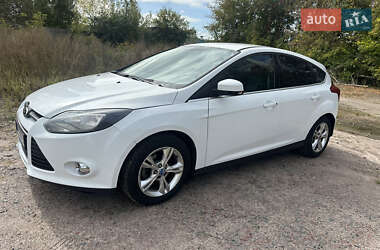 Хэтчбек Ford Focus 2012 в 