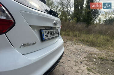Хэтчбек Ford Focus 2012 в 