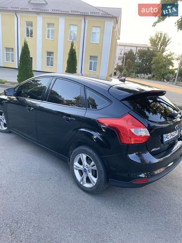 Хэтчбек Ford Focus 2012 в Синельниково