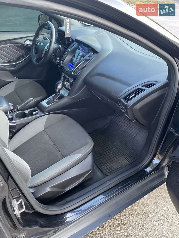 Хэтчбек Ford Focus 2012 в Синельниково
