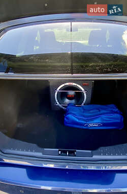Седан Ford Focus 2012 в 