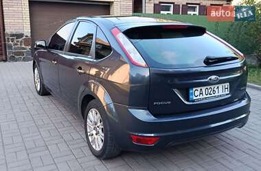 Хэтчбек Ford Focus 2011 в 