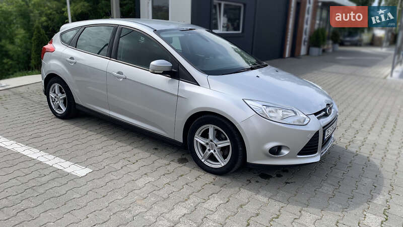Хэтчбек Ford Focus 2013 в 
