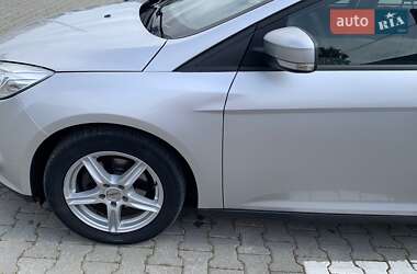 Хэтчбек Ford Focus 2013 в 