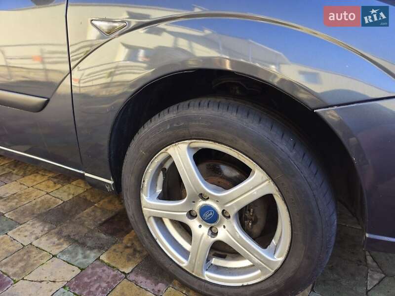 Хэтчбек Ford Focus 2003 в Львове