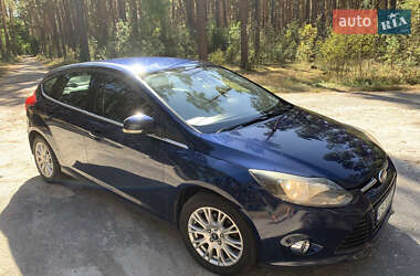 Хэтчбек Ford Focus 2011 в 