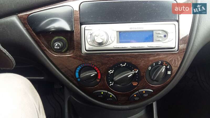 Универсал Ford Focus 2003 в Новояворовске