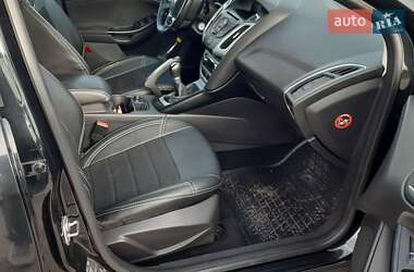 Хэтчбек Ford Focus 2011 в 