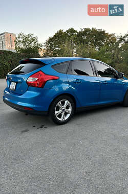 Хэтчбек Ford Focus 2014 в 