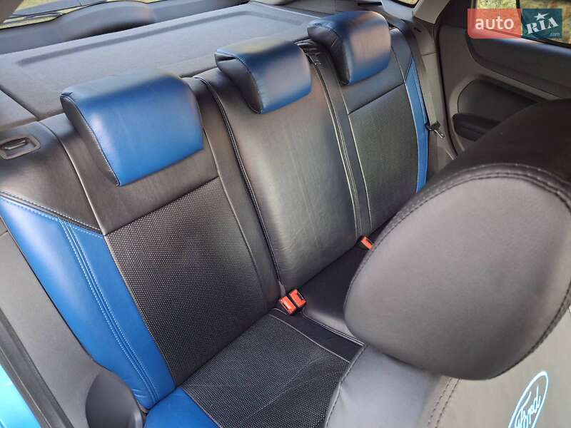 Хэтчбек Ford Focus 2007 в Бурыни