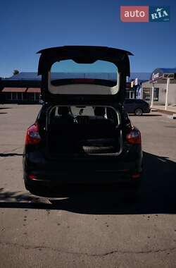 Хэтчбек Ford Focus 2011 в 