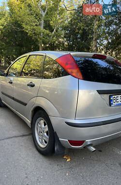 Хэтчбек Ford Focus 2004 в 