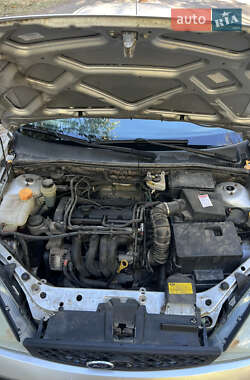 Хэтчбек Ford Focus 2004 в 