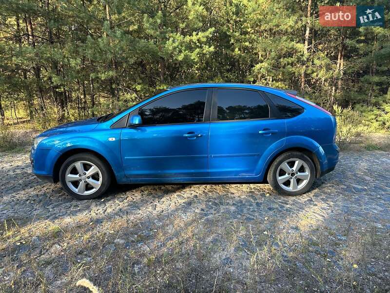 Хетчбек Ford Focus 2004 в Дніпрі
