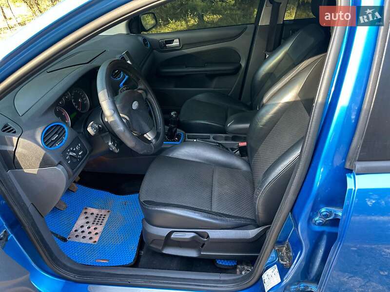Хетчбек Ford Focus 2004 в Дніпрі
