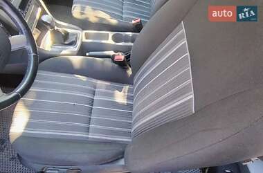 Хэтчбек Ford Focus 2010 в 