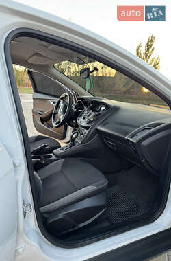 Хэтчбек Ford Focus 2014 в 