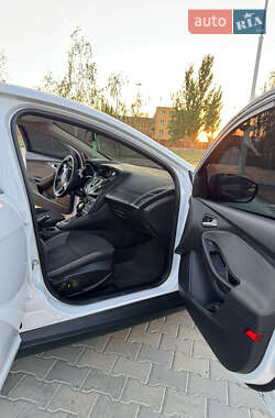 Хэтчбек Ford Focus 2014 в 