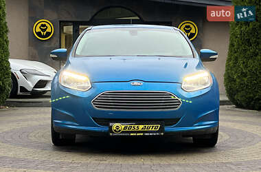 Хэтчбек Ford Focus 2012 в 