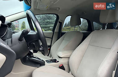 Хэтчбек Ford Focus 2012 в 