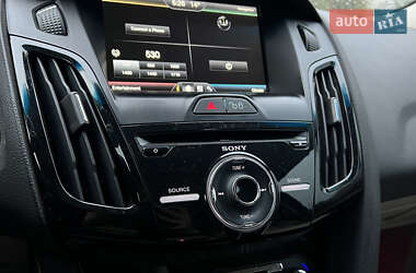 Хэтчбек Ford Focus 2012 в 