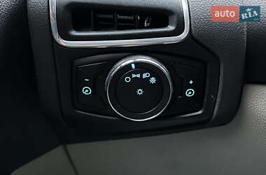 Хэтчбек Ford Focus 2012 в 