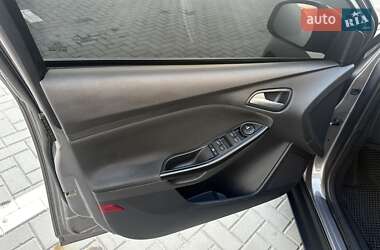 Хэтчбек Ford Focus 2012 в 