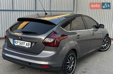 Хэтчбек Ford Focus 2012 в 