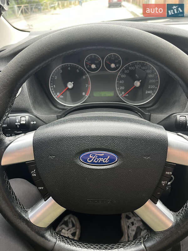 Седан Ford Focus 2005 в Хмельнике