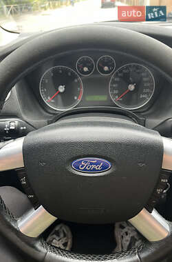 Седан Ford Focus 2005 в 