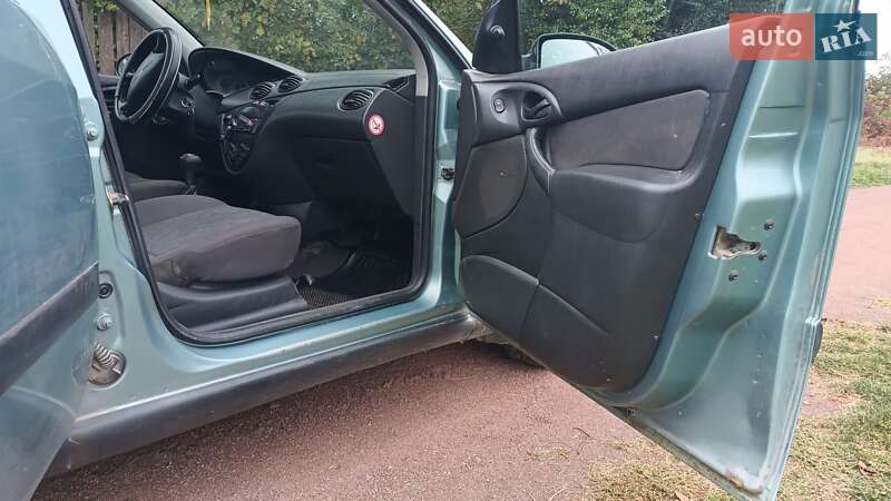 Хэтчбек Ford Focus 2000 в Овруче