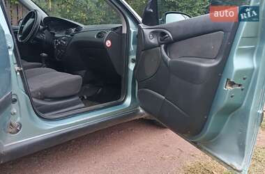 Хэтчбек Ford Focus 2000 в 